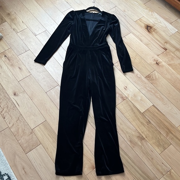 Black velvet jumpsuit, new used condition! - Picture 5 of 5